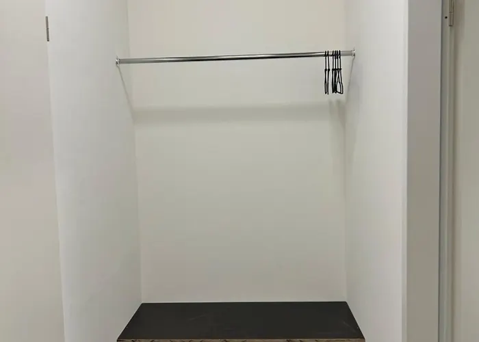 35 Qm Großes Mit Eigenem Badezimmer In Den Elbvororten Hamburg