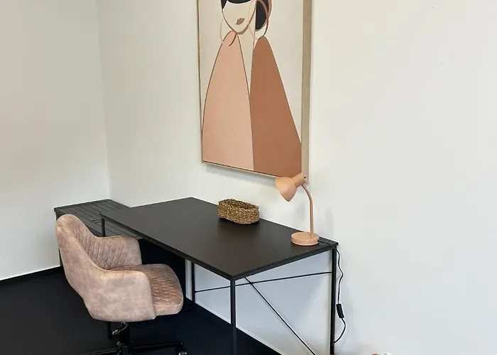 35 Qm Großes Mit Eigenem Badezimmer In Den Elbvororten * Hamburg