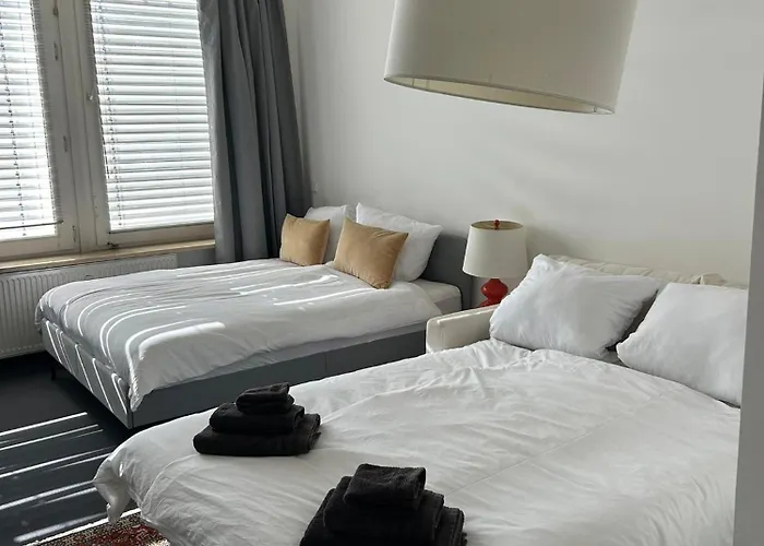 35 Qm Großes Mit Eigenem Badezimmer In Den Elbvororten Apartment