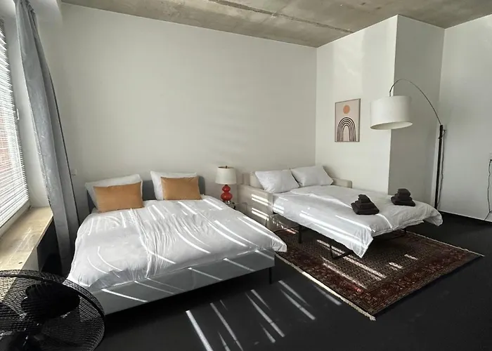 35 Qm Großes Mit Eigenem Badezimmer In Den Elbvororten Apartment